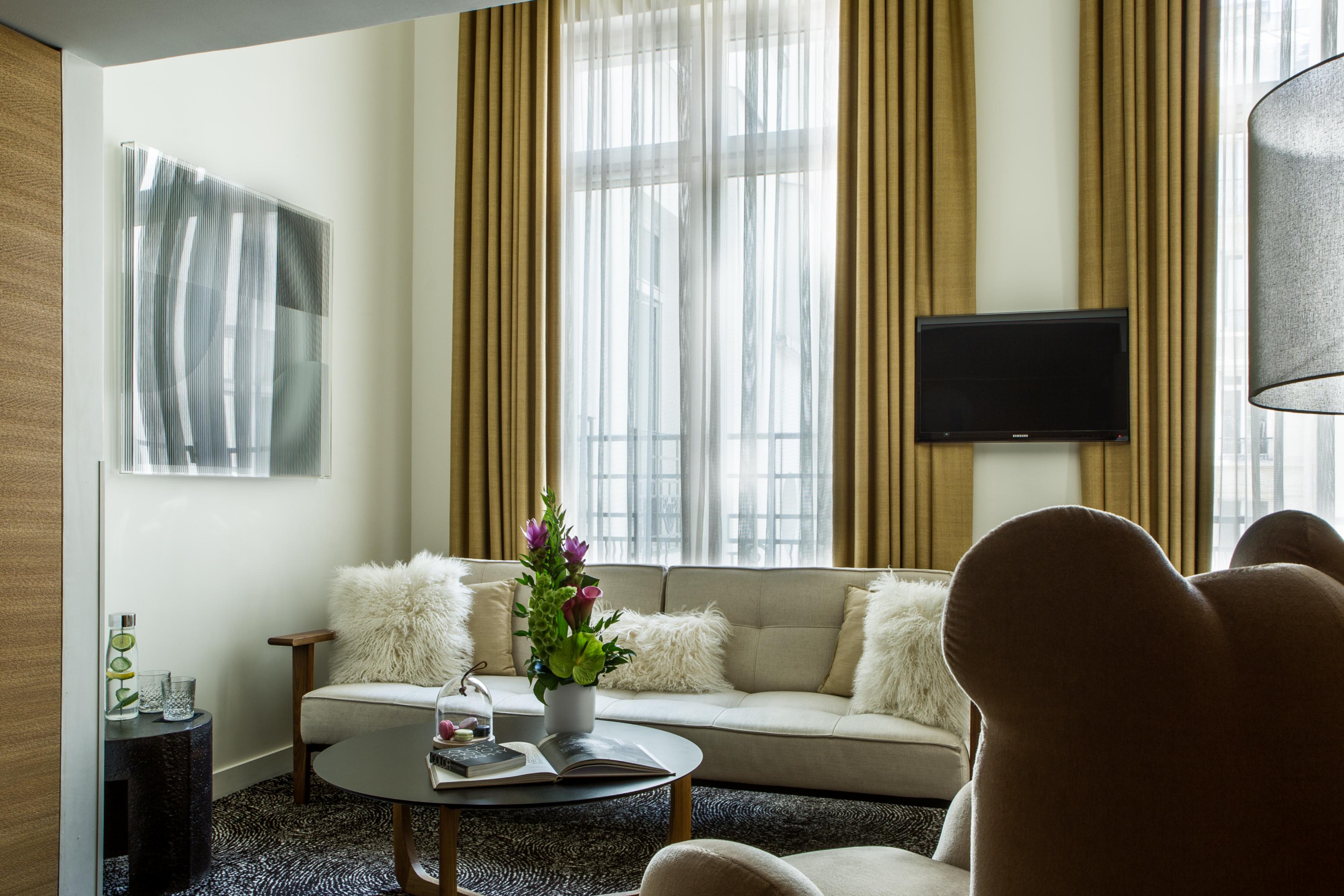 Hotel Marignan Champs-Elysees Париж Екстериор снимка