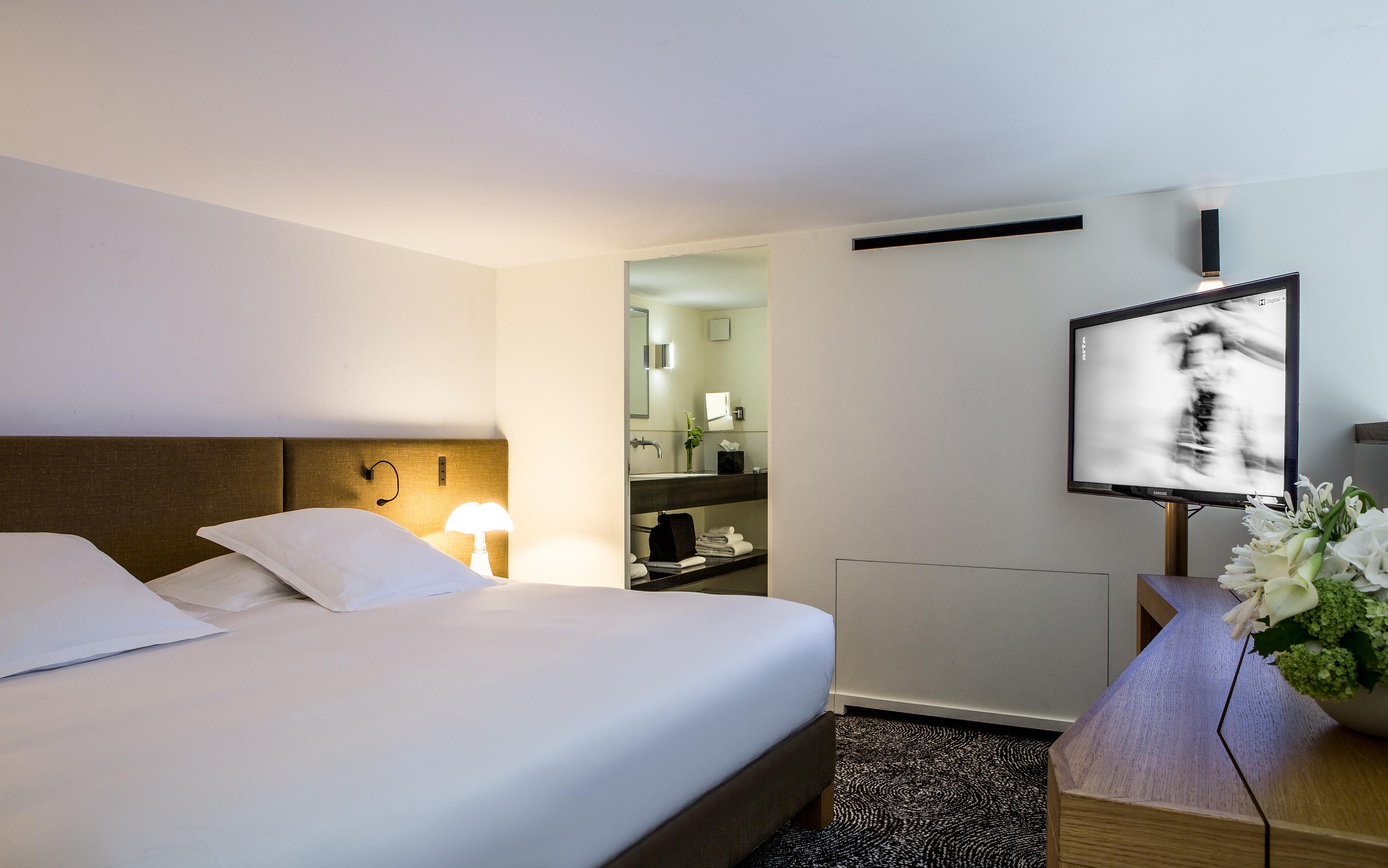 Hotel Marignan Champs-Elysees Париж Екстериор снимка