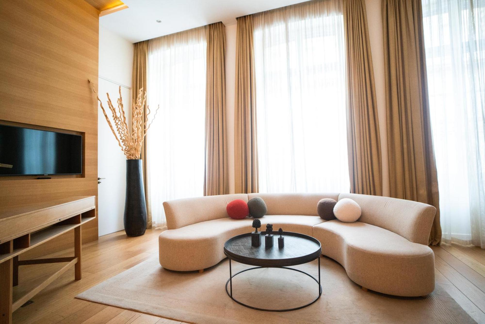 Hotel Marignan Champs-Elysees Париж Екстериор снимка