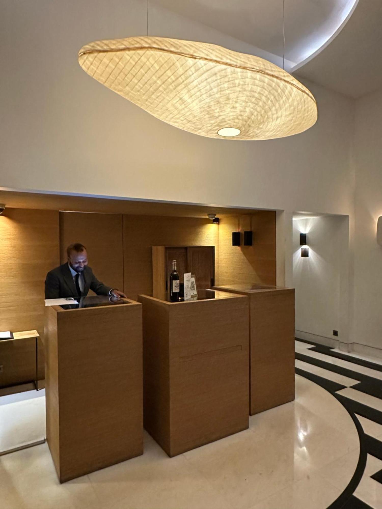 Hotel Marignan Champs-Elysees Париж Екстериор снимка