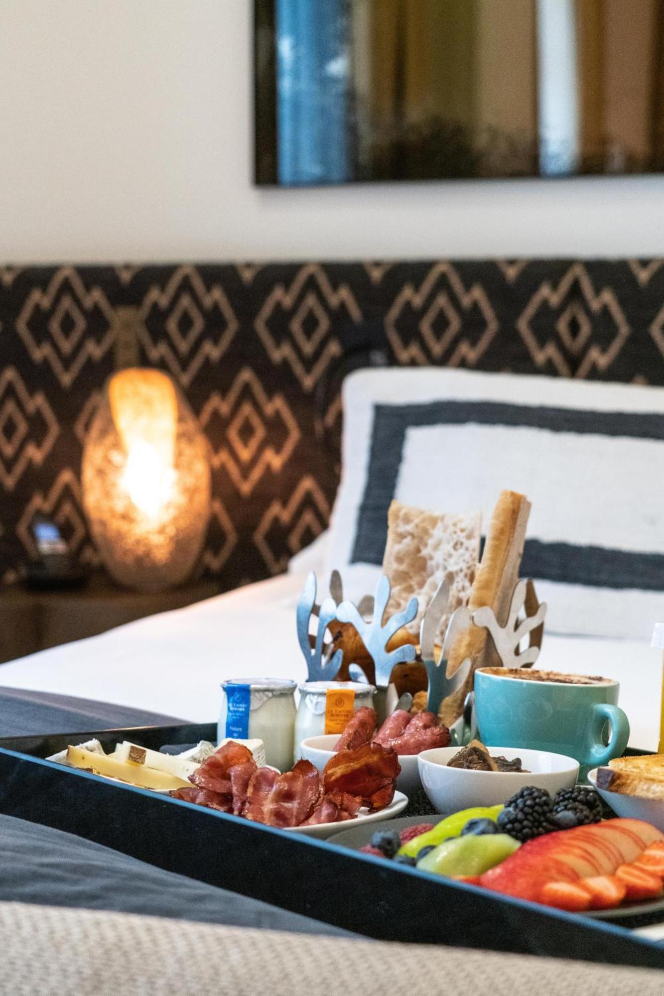 Hotel Marignan Champs-Elysees Париж Екстериор снимка