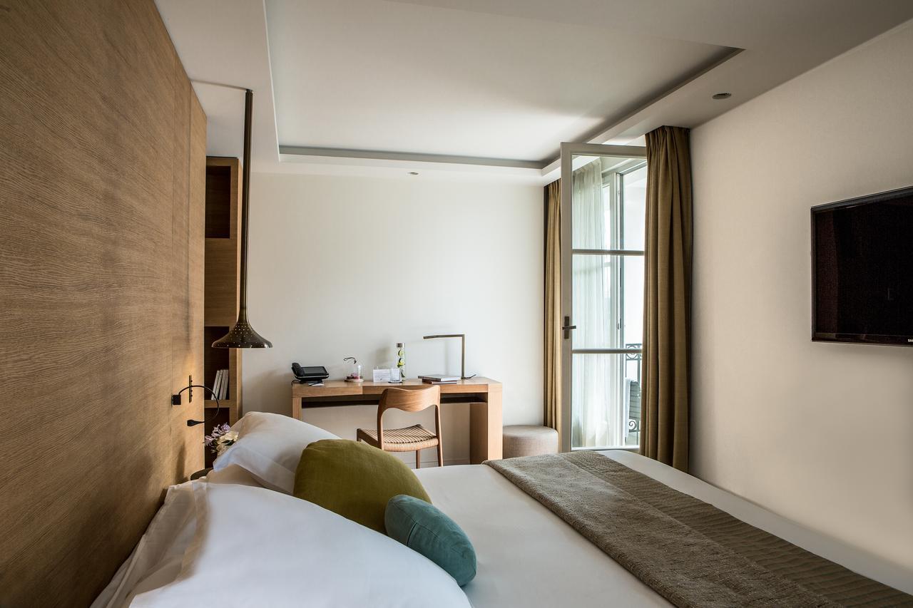 Hotel Marignan Champs-Elysees Париж Екстериор снимка